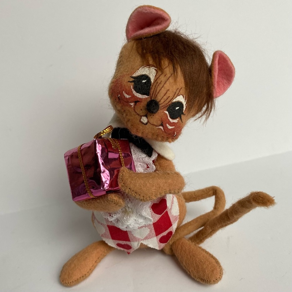 Vintage Annalee Doll 1997 Valentine's Day Mouse pink gift tuxedo vest lace USA